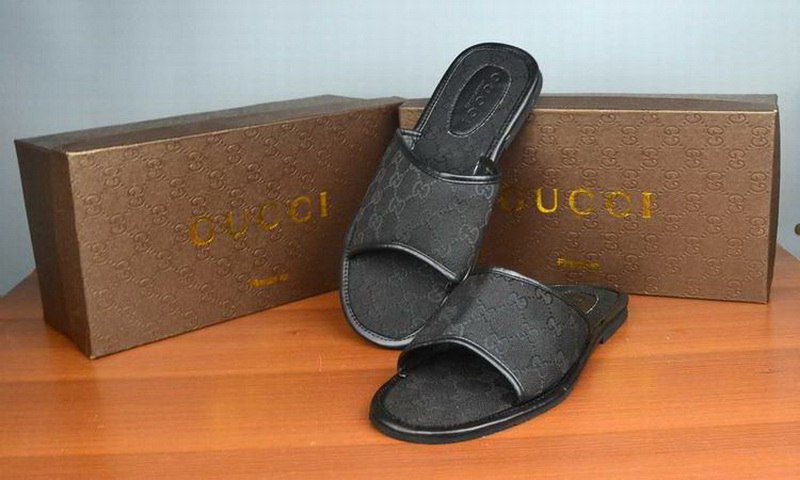 Gucci Slippers Woman--044